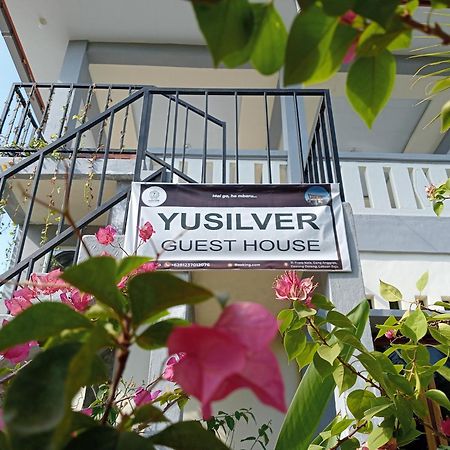 Yusilver Guest House Labuan Bajo Buitenkant foto