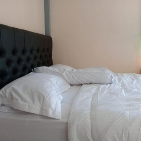 Yusilver Guest House Labuan Bajo Buitenkant foto