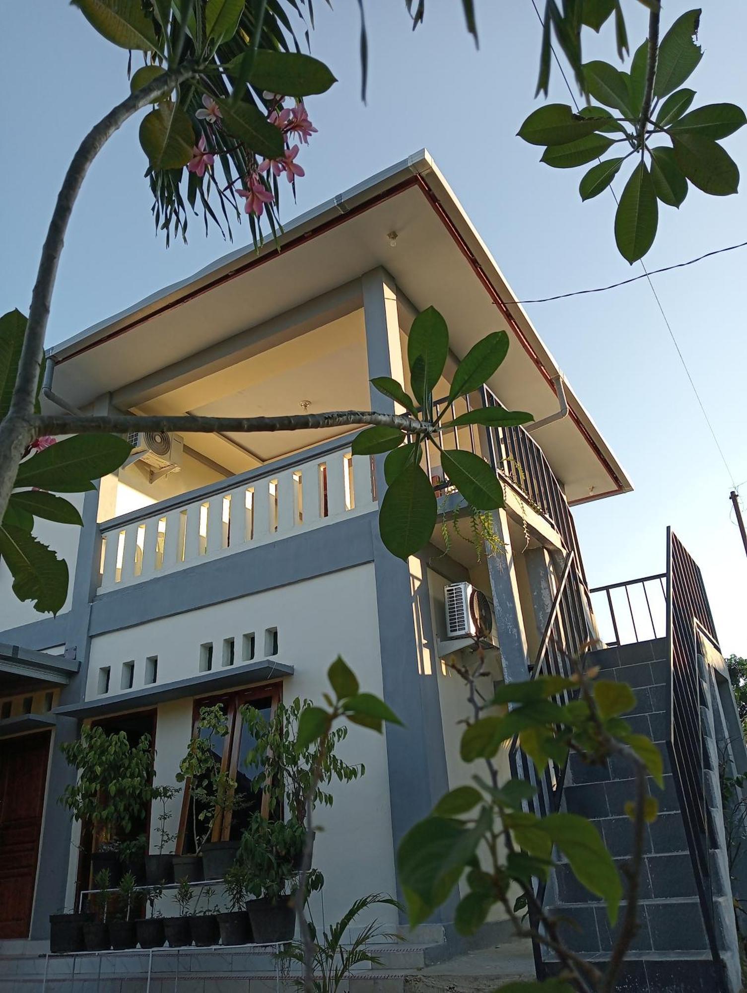Yusilver Guest House Labuan Bajo Buitenkant foto