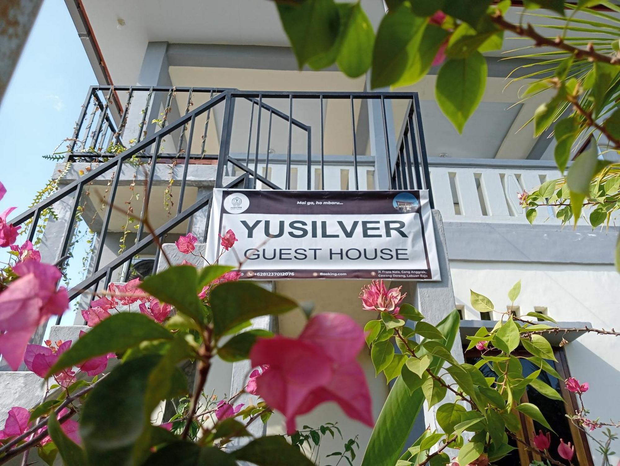 Yusilver Guest House Labuan Bajo Buitenkant foto