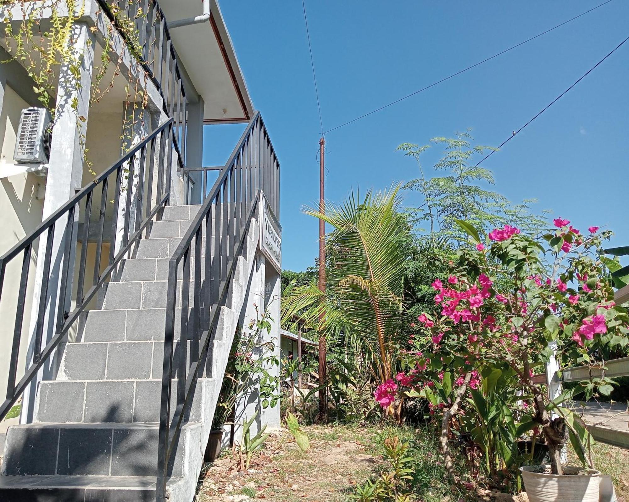 Yusilver Guest House Labuan Bajo Buitenkant foto