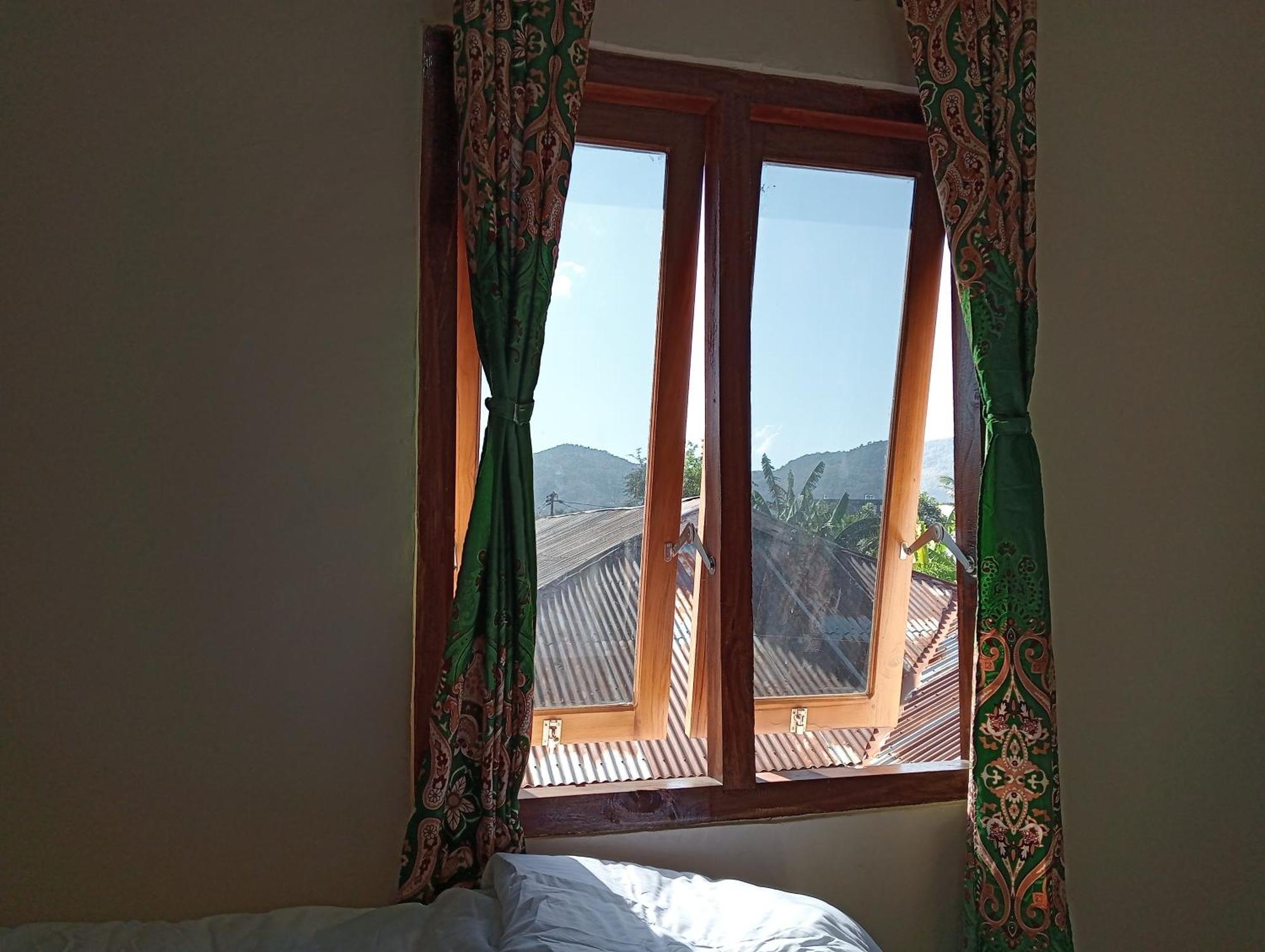Yusilver Guest House Labuan Bajo Buitenkant foto