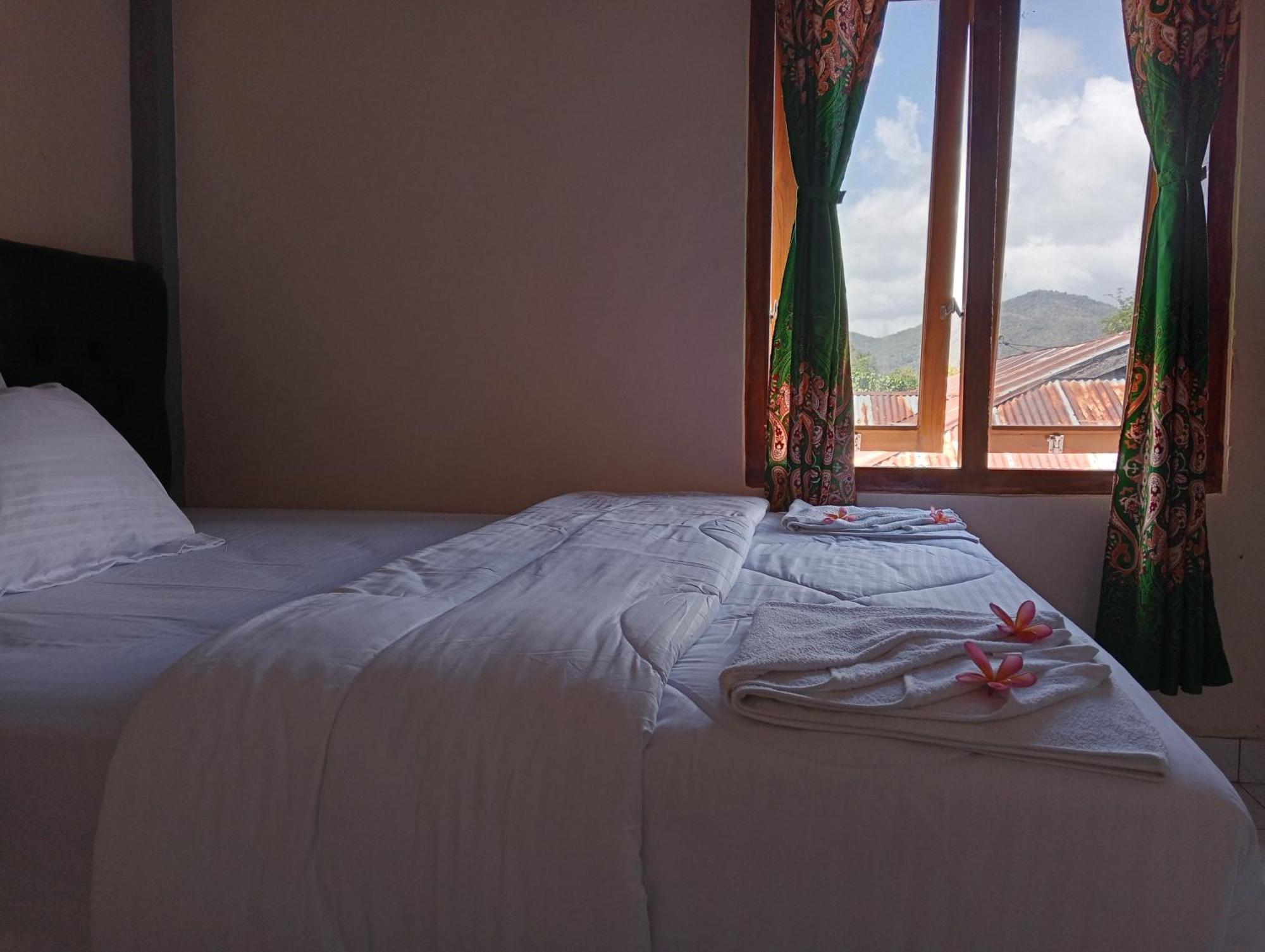 Yusilver Guest House Labuan Bajo Buitenkant foto